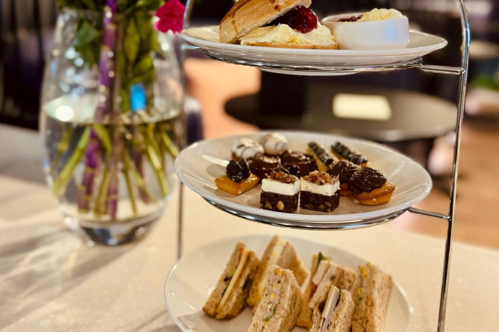 London: Afternoon Tea at Clipper Lounge