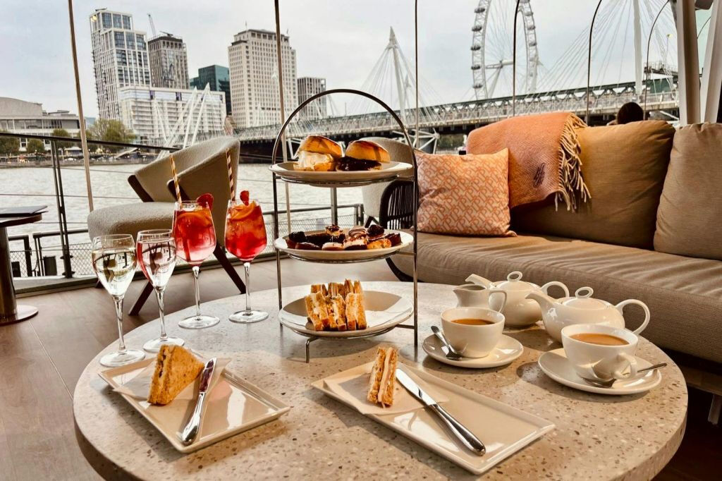 London: Afternoon Tea at Clipper Lounge