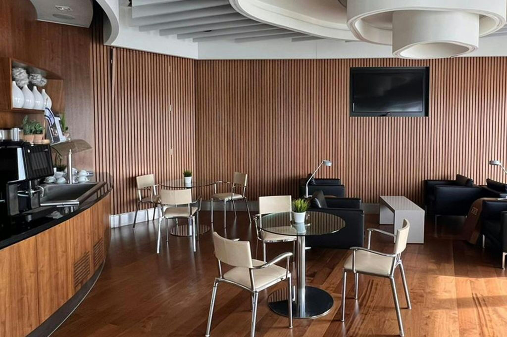 London Heathrow Airport T4: Blush Lounge by Plaza Premium Group Access