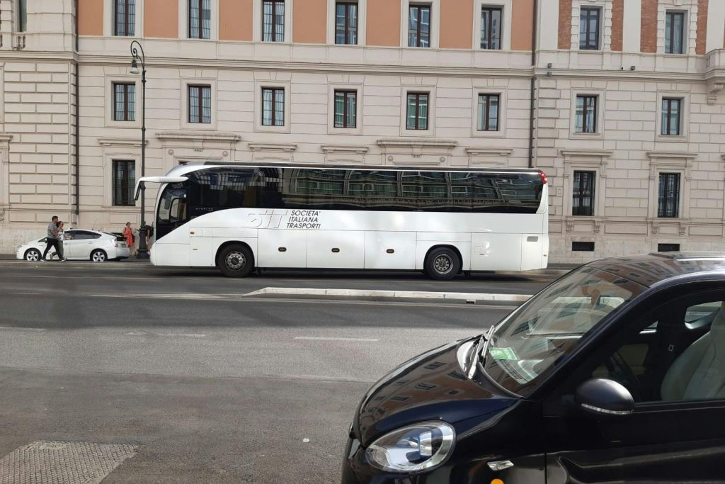 Roma: Trasferimento in autobus dalla Stazione Termini all'Aeroporto di Ciampino