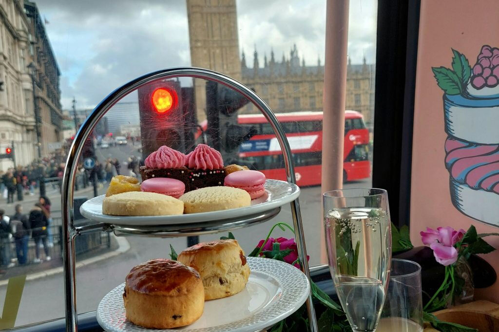 London: Bus Tour + Afternoon Tea