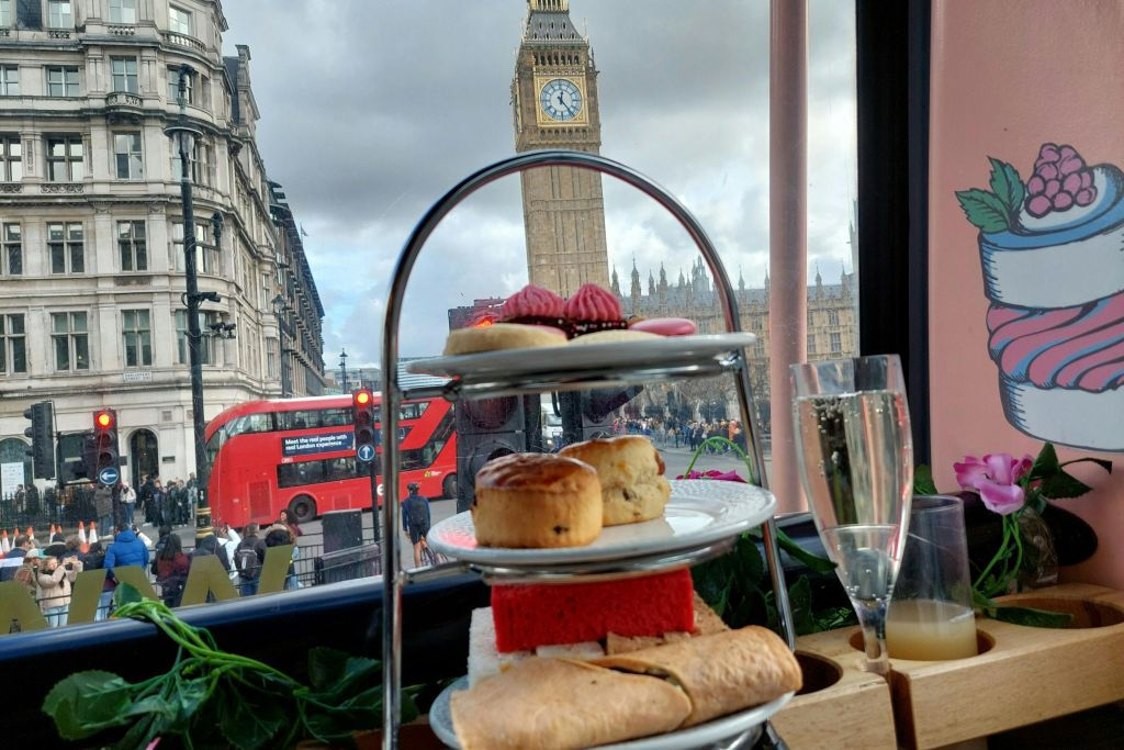 London: Bus Tour + Afternoon Tea