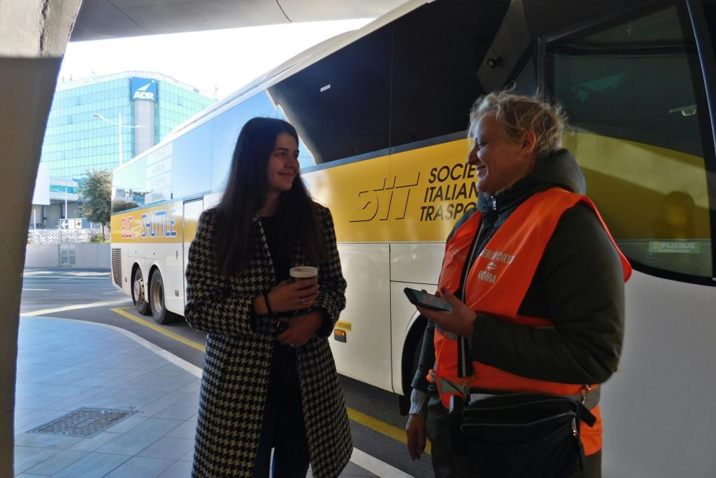 Roma: Trasferimento in autobus di sola andata dalla Stazione Termini all'Aeroporto di Fiumicino