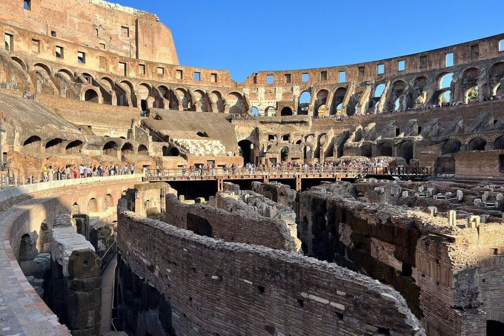 Colosseo, Foro Romano e Palatino + Tour guidato per piccoli gruppi