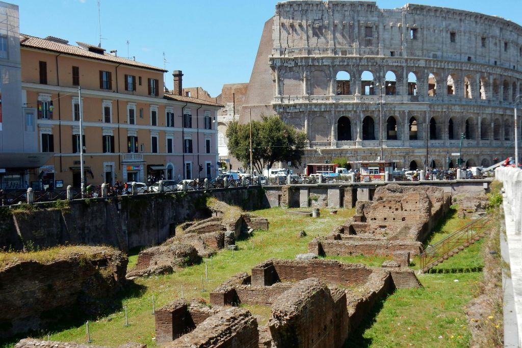 Colosseo, Foro Romano e Palatino + Tour guidato per piccoli gruppi