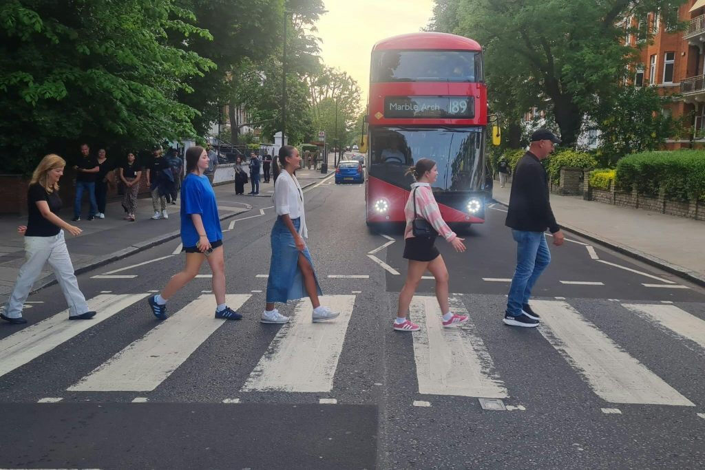 London: Guided Rock N Roll Beatles Tour + Roundtrip Transfer