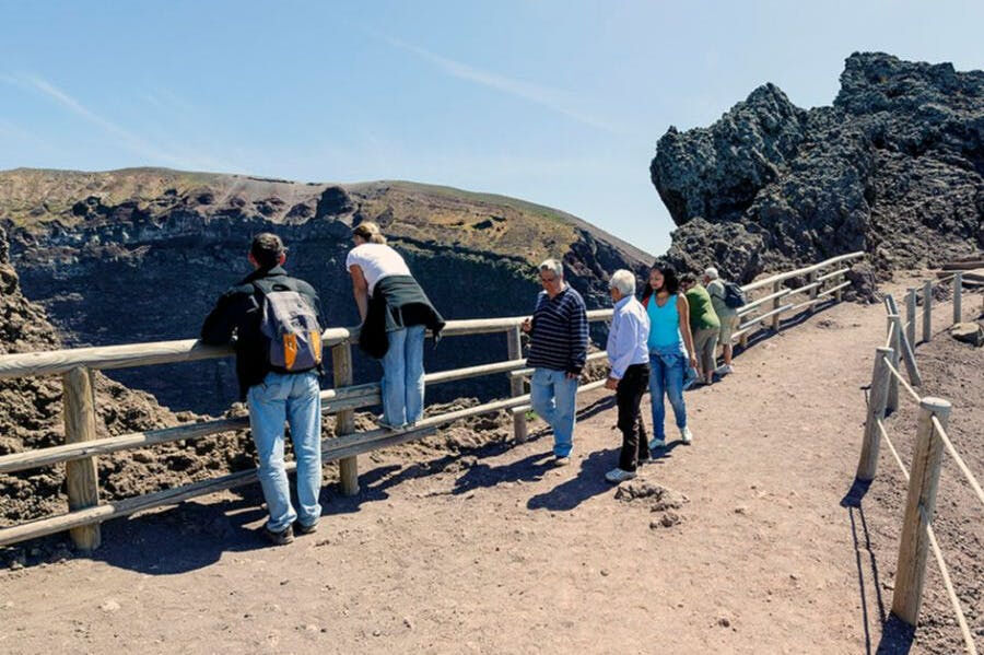 Vesuvio: Trasporto di andata e ritorno da Pompei + ingresso salta la coda