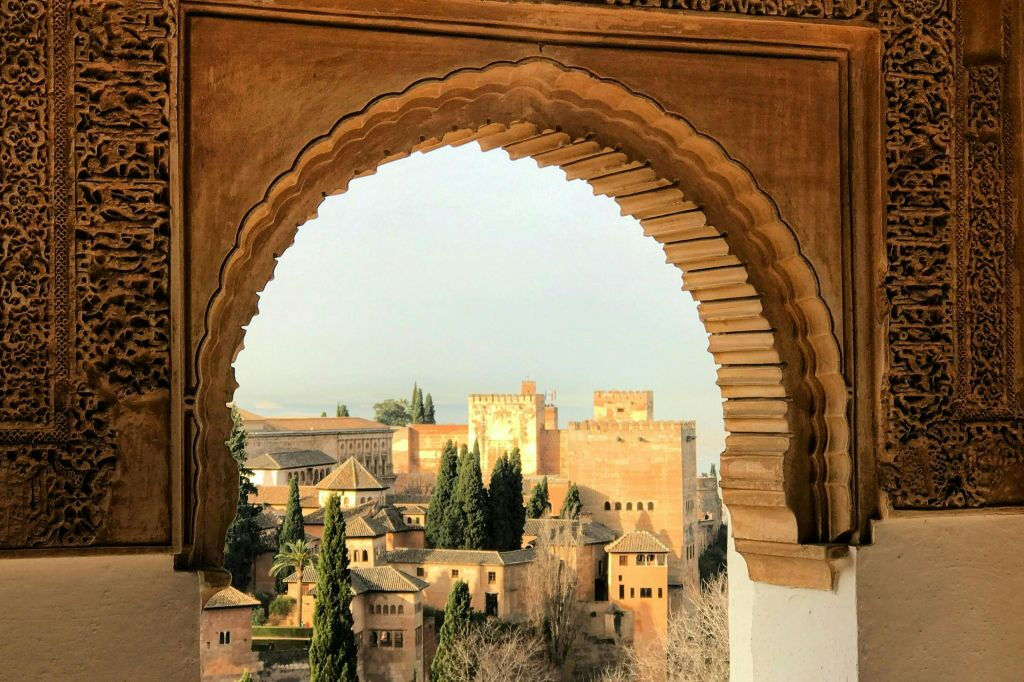 Alhambra: Entrada de acceso rápido + Audioguía