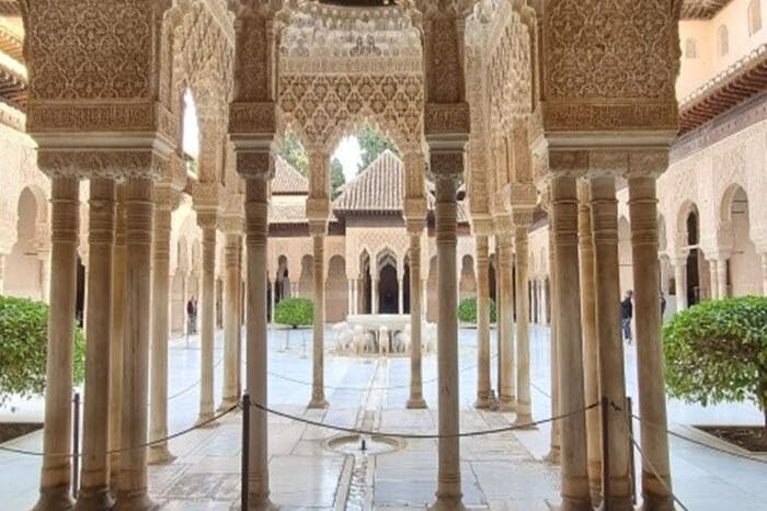 Alhambra y Generalife: Visita guiada exclusiva para tu familia o grupo