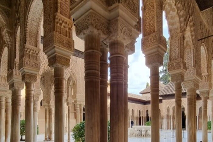 Alhambra y Generalife: Visita guiada exclusiva para tu familia o grupo