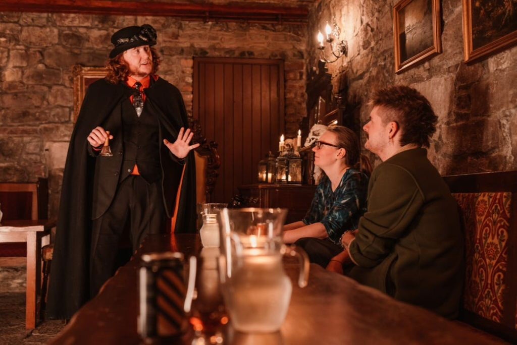 Edinburgh: Evening Ghosts & Ghouls Guided Tour