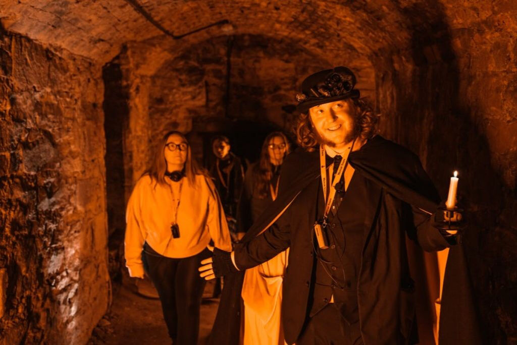 Edinburgh: Evening Ghosts & Ghouls Guided Tour