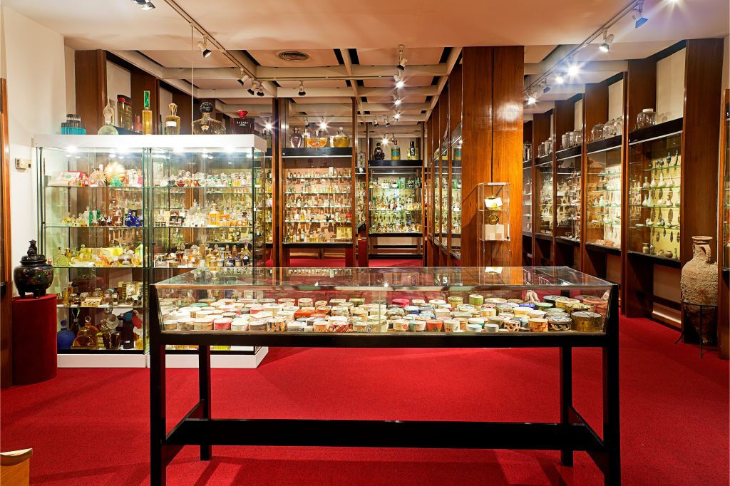 Barcelona Card Express: 48-Hr Public Transport + Discounts on Experiences