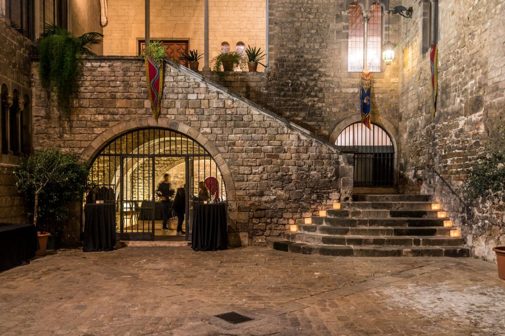 Barcelona Card Express: 48-Hr Public Transport + Discounts on Experiences