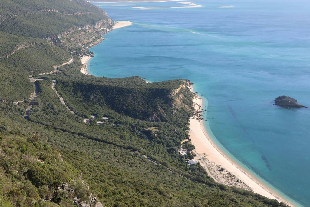 Parque Natural da Arrábida: Visita Guiada + Transfer + Prova de Vinhos