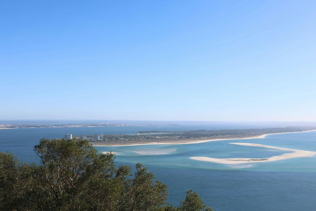 Parque Natural da Arrábida: Visita Guiada + Transfer + Prova de Vinhos
