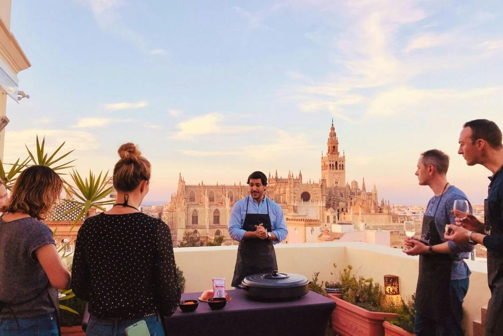Sevilla: Clase de cocina con paella y visita panorámica a los tejados más destacados