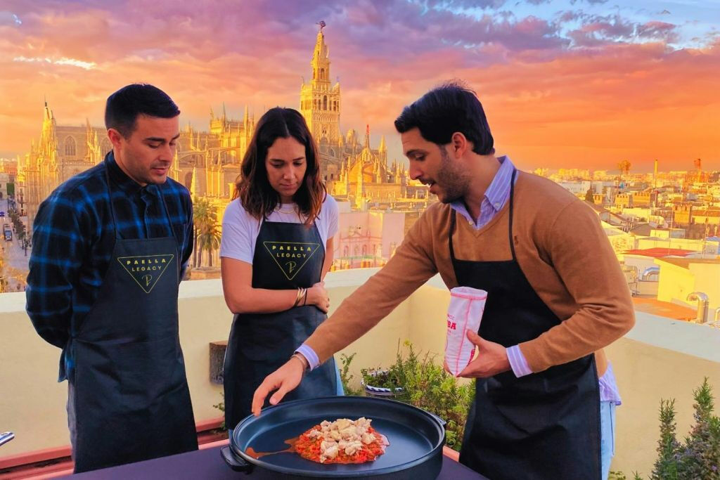 Sevilla: Clase de cocina con paella y visita panorámica a los tejados más destacados