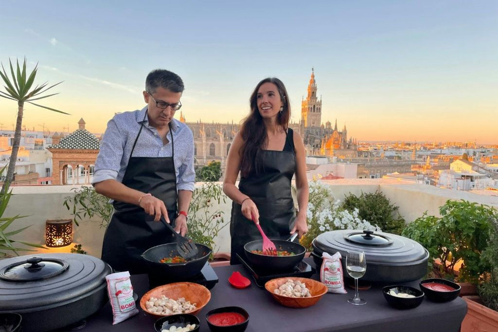 Sevilla: Clase de cocina con paella y visita panorámica a los tejados más destacados