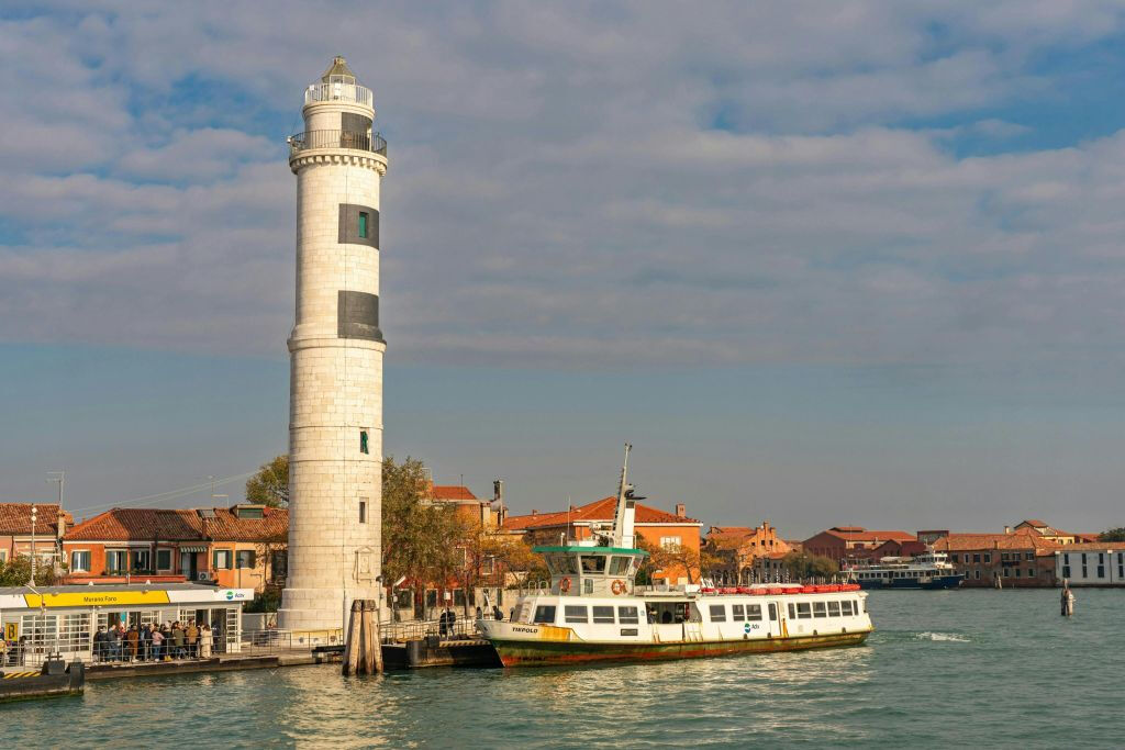 Murano: tour in barca e visita alla fabbrica di vetro