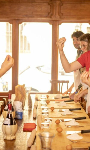Firenze: Corso di cucina per piccoli gruppi + vino illimitato + visita al mercato opzionale