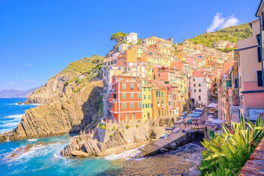 Cinque Terre National Park: Entry Ticket + Guided Day Trip from Milan