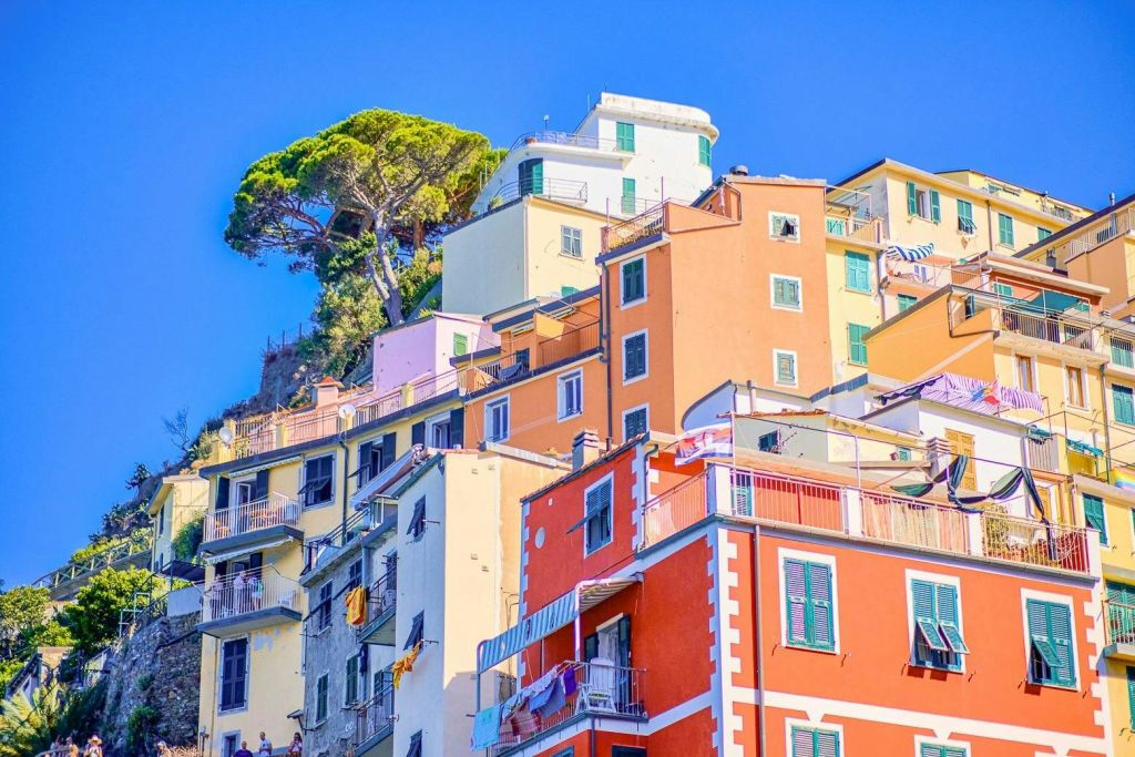 Cinque Terre National Park: Entry Ticket + Guided Day Trip from Milan