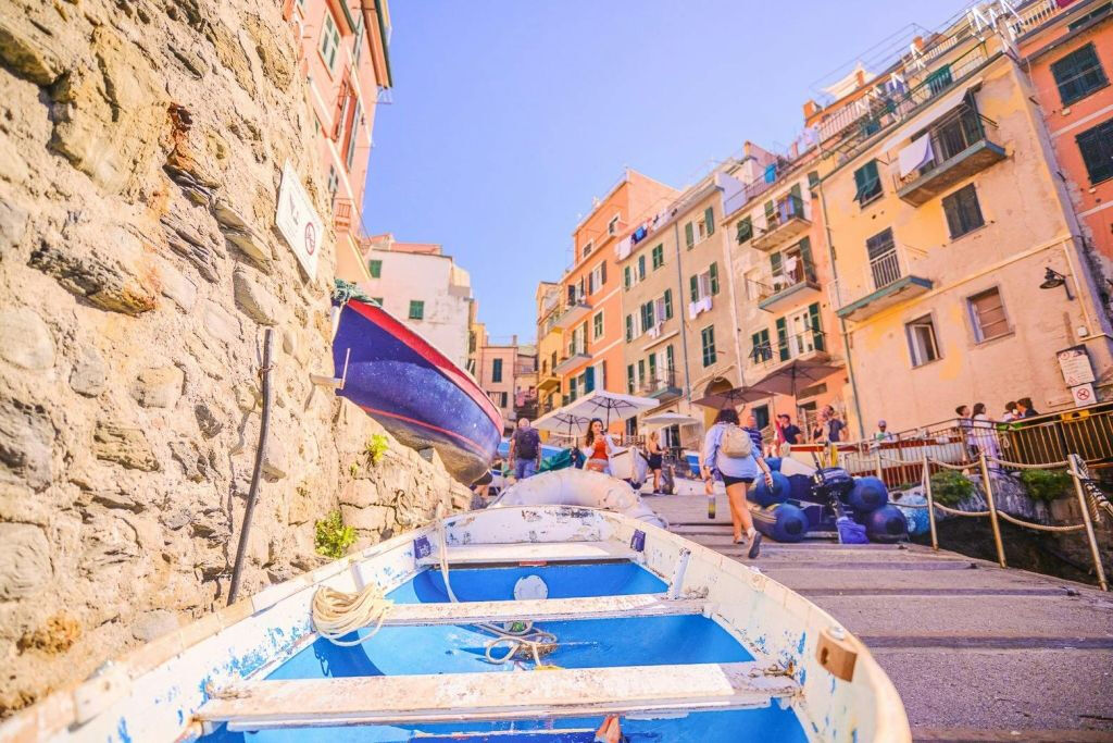 Cinque Terre National Park: Entry Ticket + Guided Day Trip from Milan