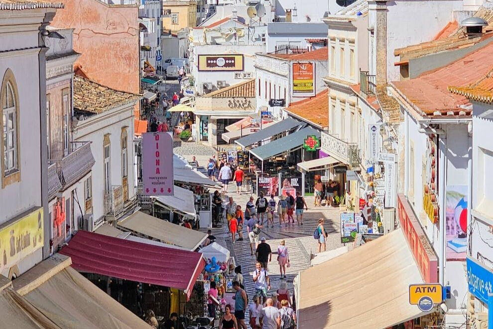 Albufeira: Guided Tour + Wine Tasting + Transfers