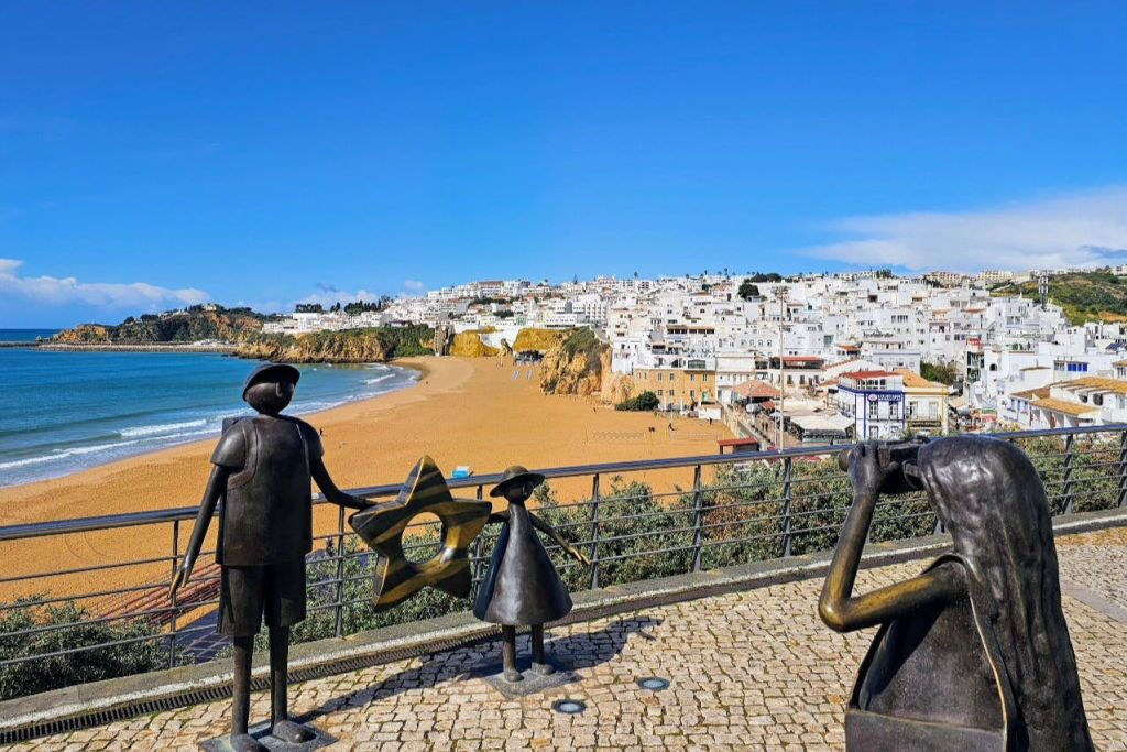 Albufeira: Guided Tour + Wine Tasting + Transfers