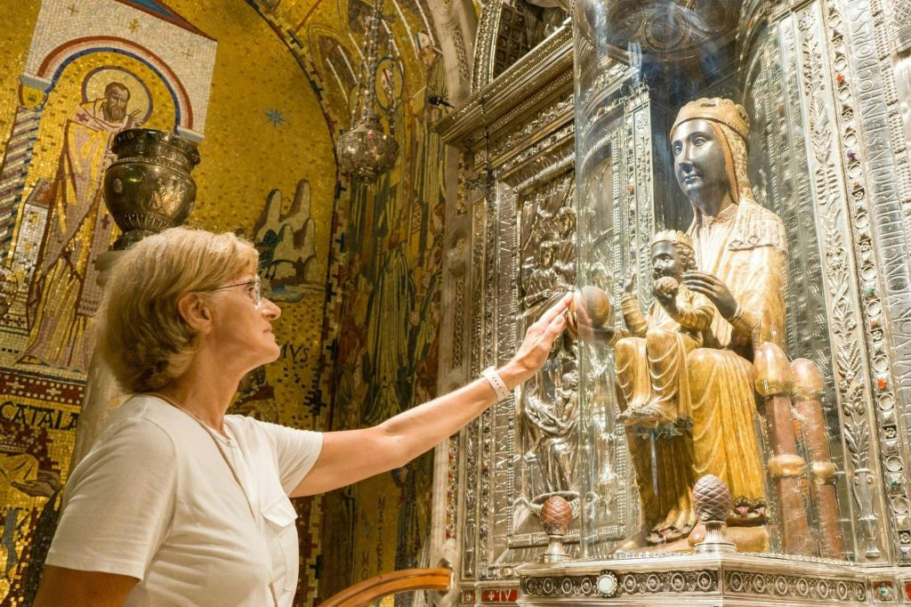 Montserrat: Visita Guiada desde Barcelona + Acceso Moreneta + Traslado