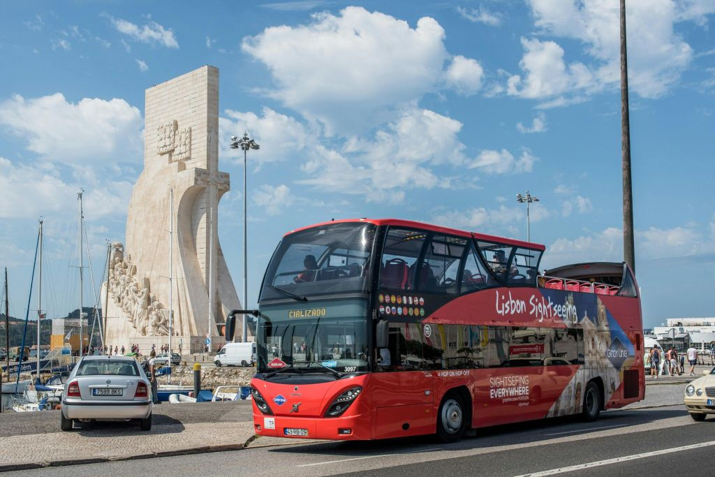Lisbon: Basic Hop-on Hop-off Bus Tour + Audio Guide