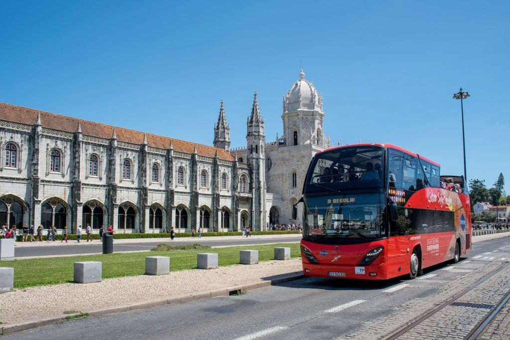 Lisbon: Basic Hop-on Hop-off Bus Tour + Audio Guide