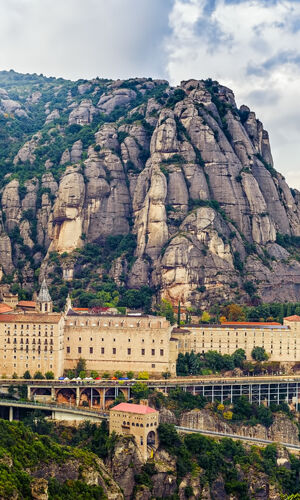 Montserrat Mountain Card: Train from Barcelona + Rack Railway + Moreneta Access