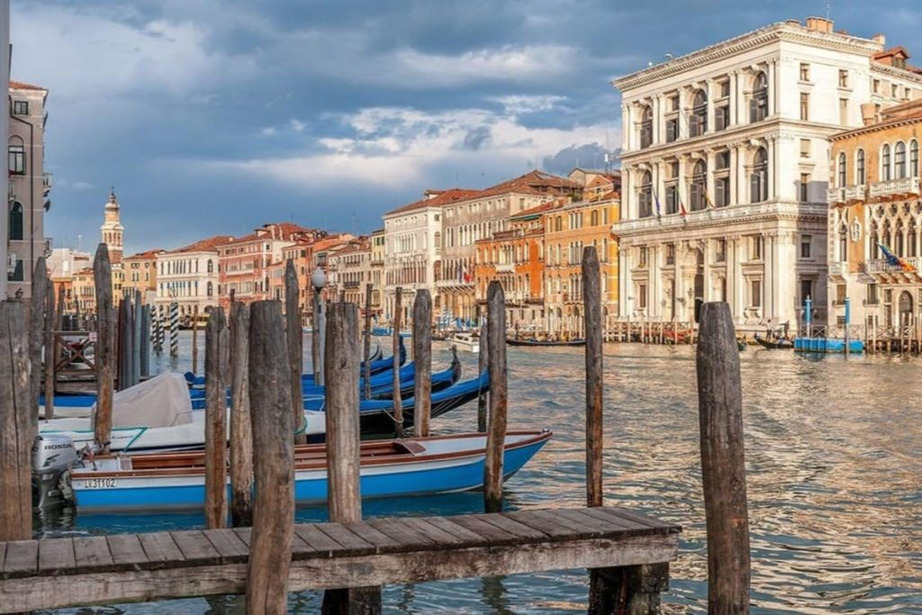Ca' Rezzonico Museum: Guided Tour + Casanova Walking Tour
