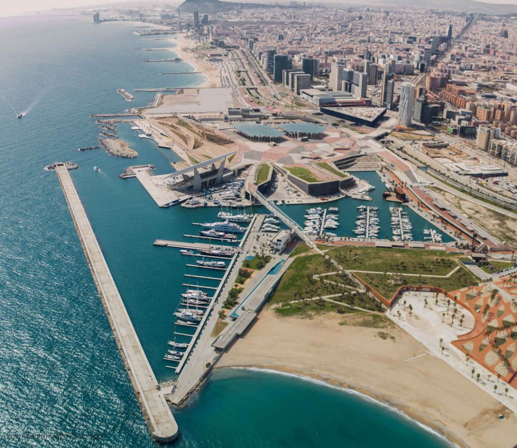 Vol en hélicoptère au-dessus de Barcelone : côte ou ville