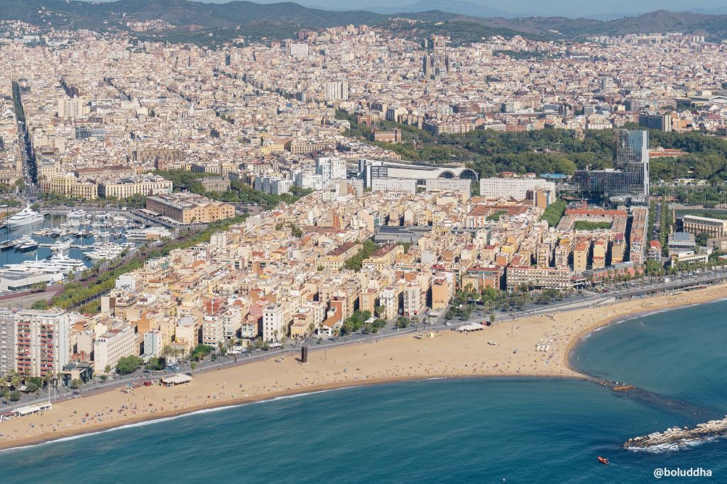 Vol en hélicoptère au-dessus de Barcelone : côte ou ville