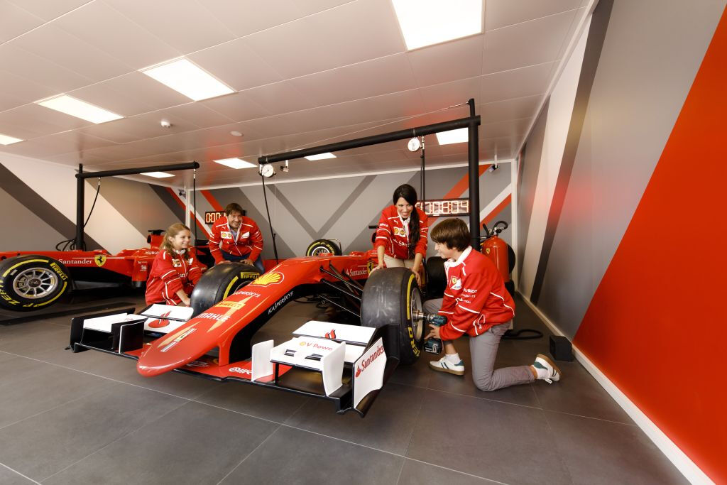 Ferrari Land: entrada direta