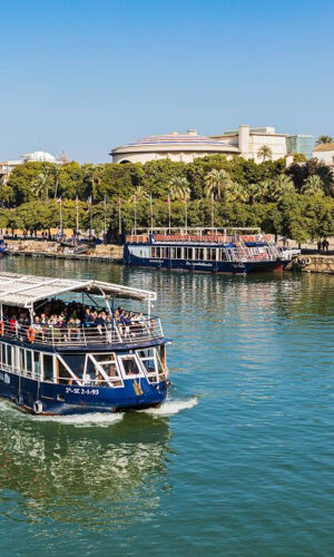 Sevilla: Excursión en Autobús + Crucero Panorámico Guadalquivir + Visita Guiada