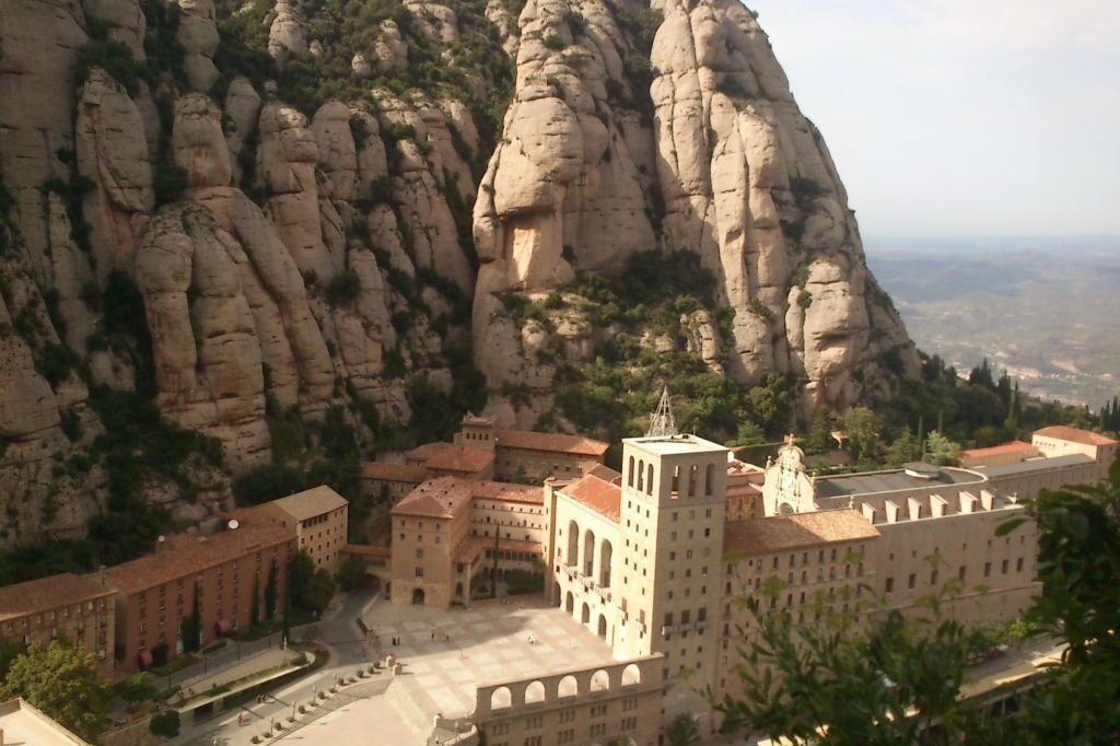 Montserrat: Guided Tour from Barcelona with Rack Railway + Choral Performance