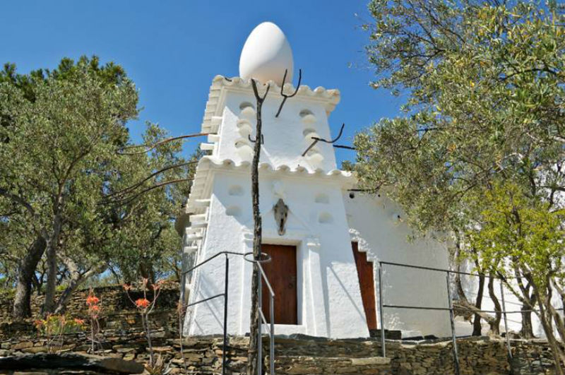 The Dalí Triangle Pass