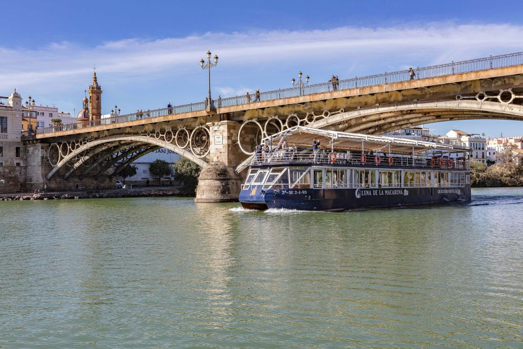 Siviglia: Tour in autobus + crociera + spettacolo di flamenco + visita guidata della città