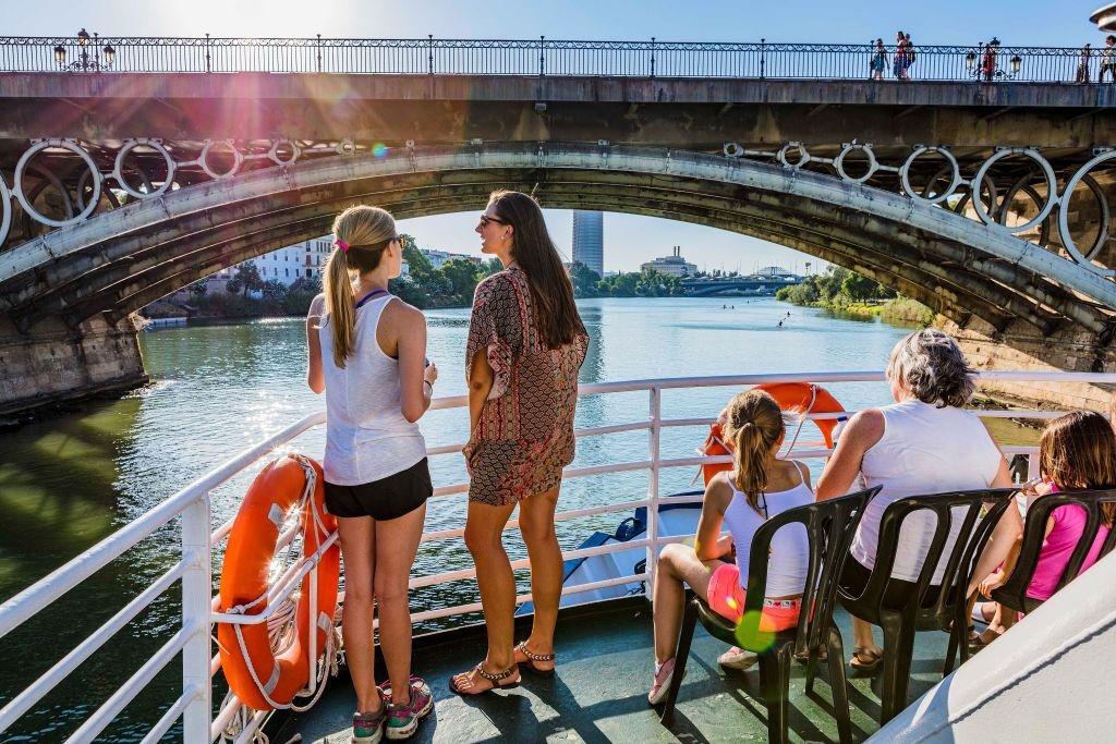 Siviglia: Tour in autobus + crociera + spettacolo di flamenco + visita guidata della città