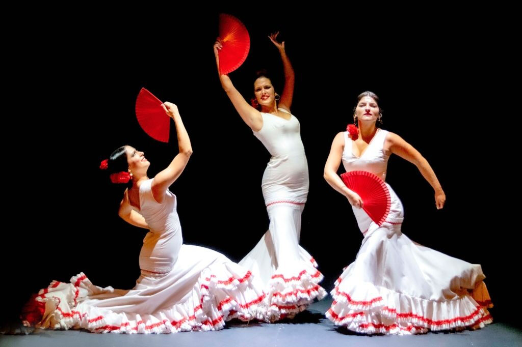 Seville: Bus Tour + Cruise + Flamenco Show + Guided City Tour