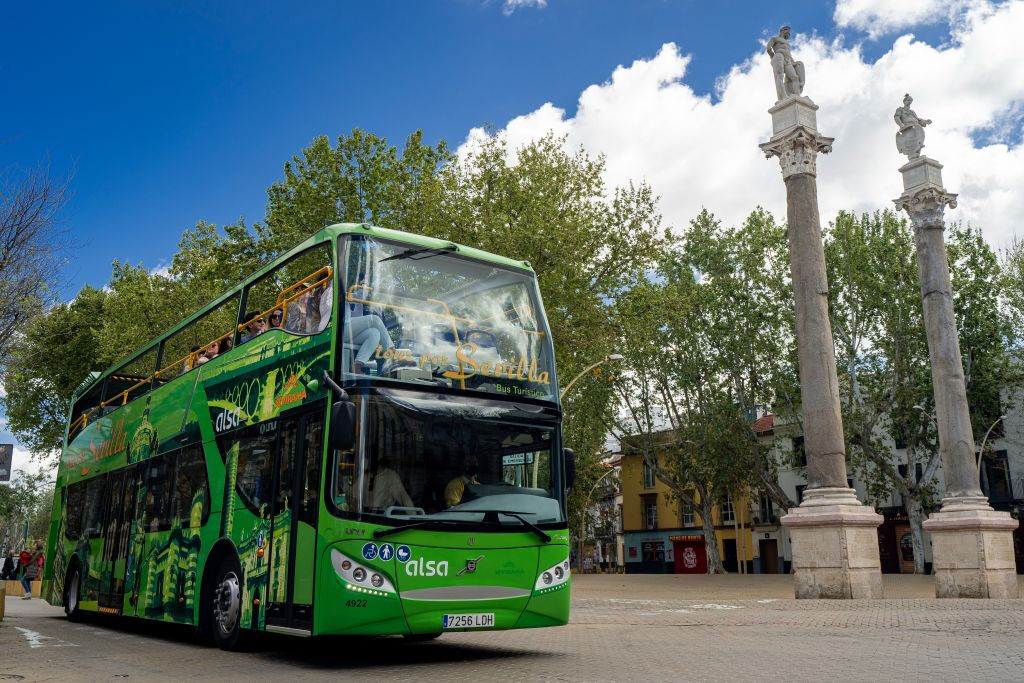 Siviglia: Tour in autobus + crociera + spettacolo di flamenco + visita guidata della città