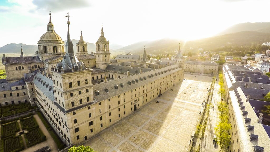 Real Monasterio de El Escorial + Valle de los Caídos: Excursión de medio día desde Madrid