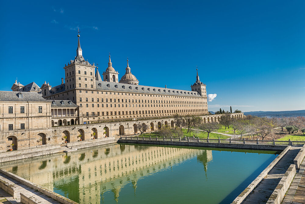 Real Monasterio de El Escorial + Valle de los Caídos: Excursión de medio día desde Madrid