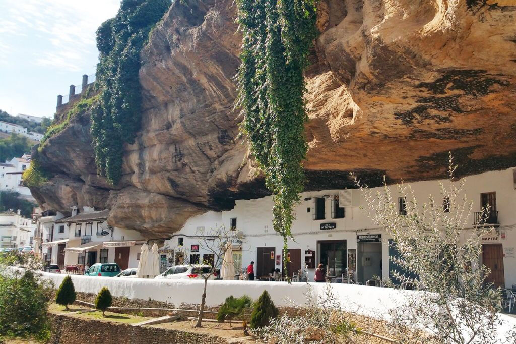 Ronda & Setenil de las Bodegas from Málaga: Guided Group Tour