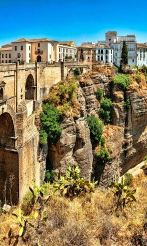 Ronda y Setenil de las Bodegas desde Málaga: Excursión guiada en grupo