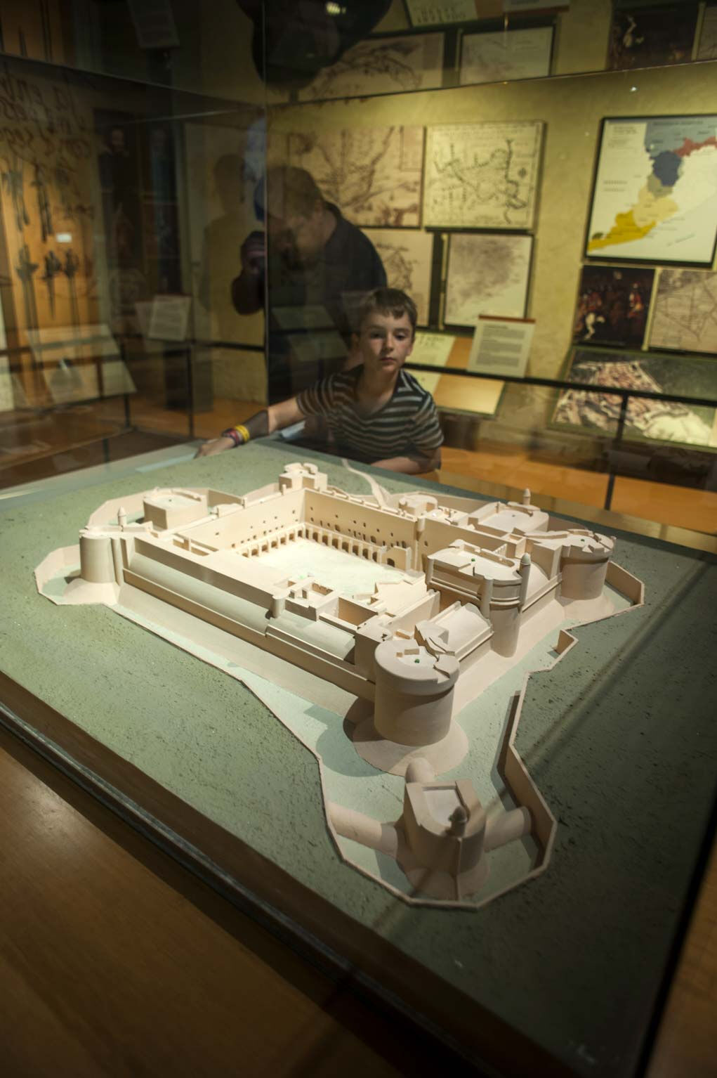 Museu d'Història de Catalunya: Sin colas
